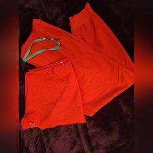 Hello I am selling my Figs Technical Collection Top Large, Joggers XL.